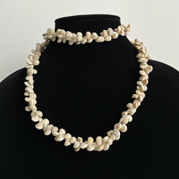 Beige-tonal Continuous Tiny Sea Shell Beaded Pearlescent Necklace 16” - Picture 6 of 9